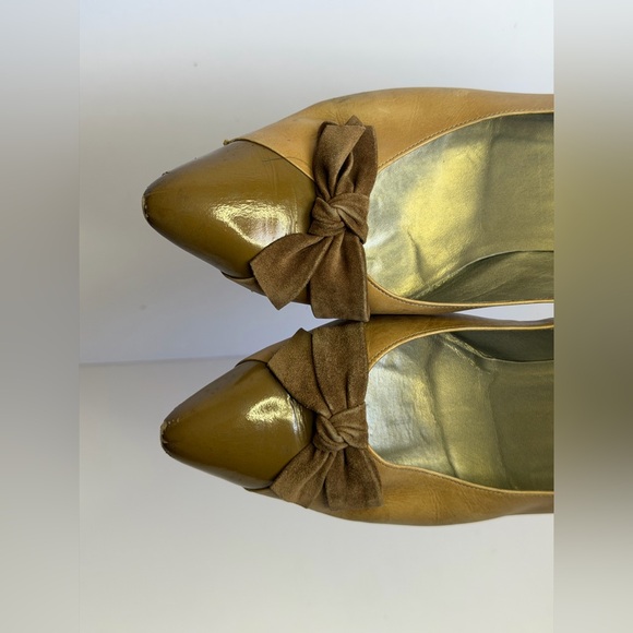 VTG Yves Saint Laurent Leather Pumps w a Bow Accent and Patent Leather Toe Cap - Picture 4 of 12